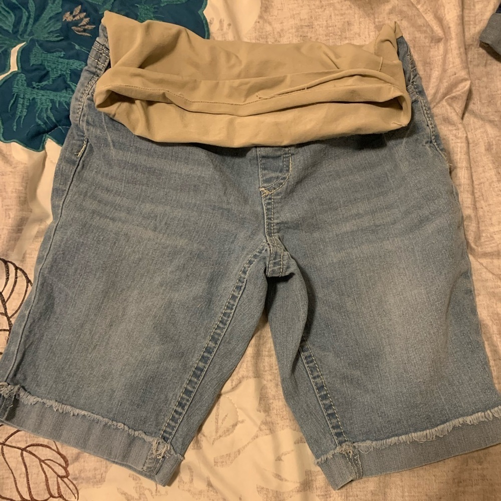 Long maternity light wash‎ shorts